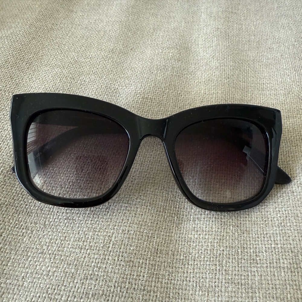 Classic Black Oversized Cat-Eye Sunglasses - Women